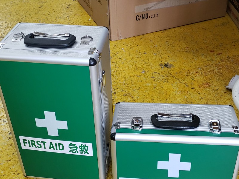 Portable aluminum first aid kit 手提鋁藥箱